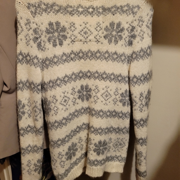NWOT Hollister Sweater - Picture 2 of 2